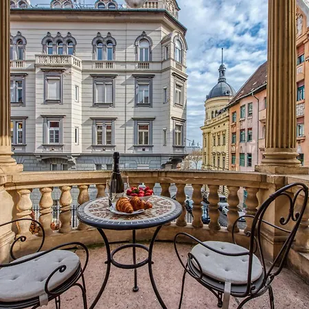 ékszerdoboz A Budai Vár Alatt * Budapest